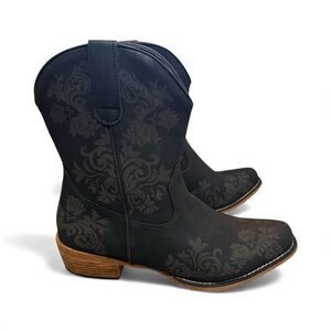 Stylish Black Patterned Ankle Boots